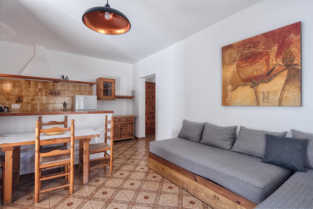 Alojamientos Turisticos Cardona - Apartamento 1 Hab. Standart Es Pujols Exterior photo